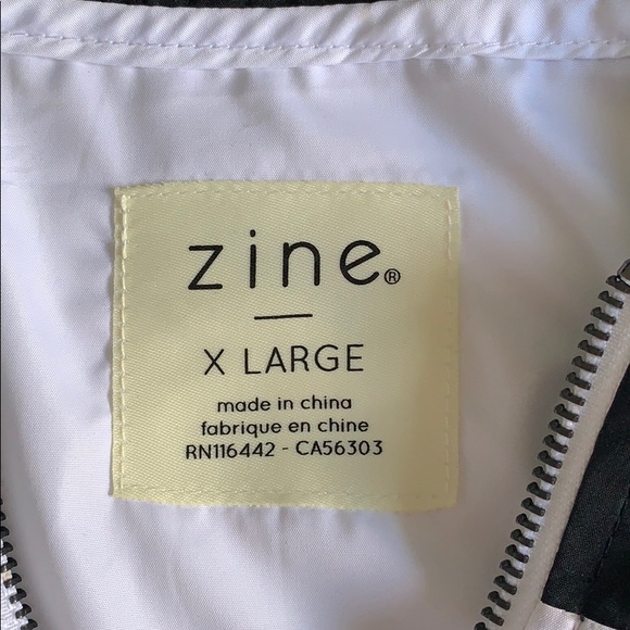 White and black Zumiez windbreaker - Picture 3 of 3